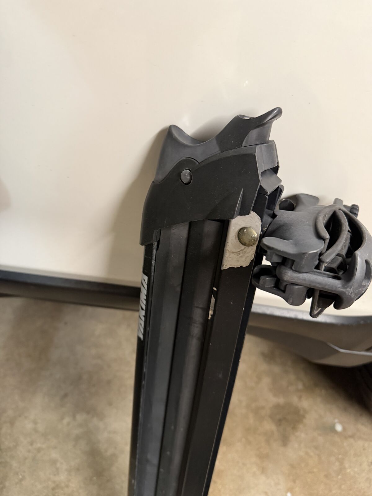 Yakima Ski Rack w/ Universal Mighty Mounts