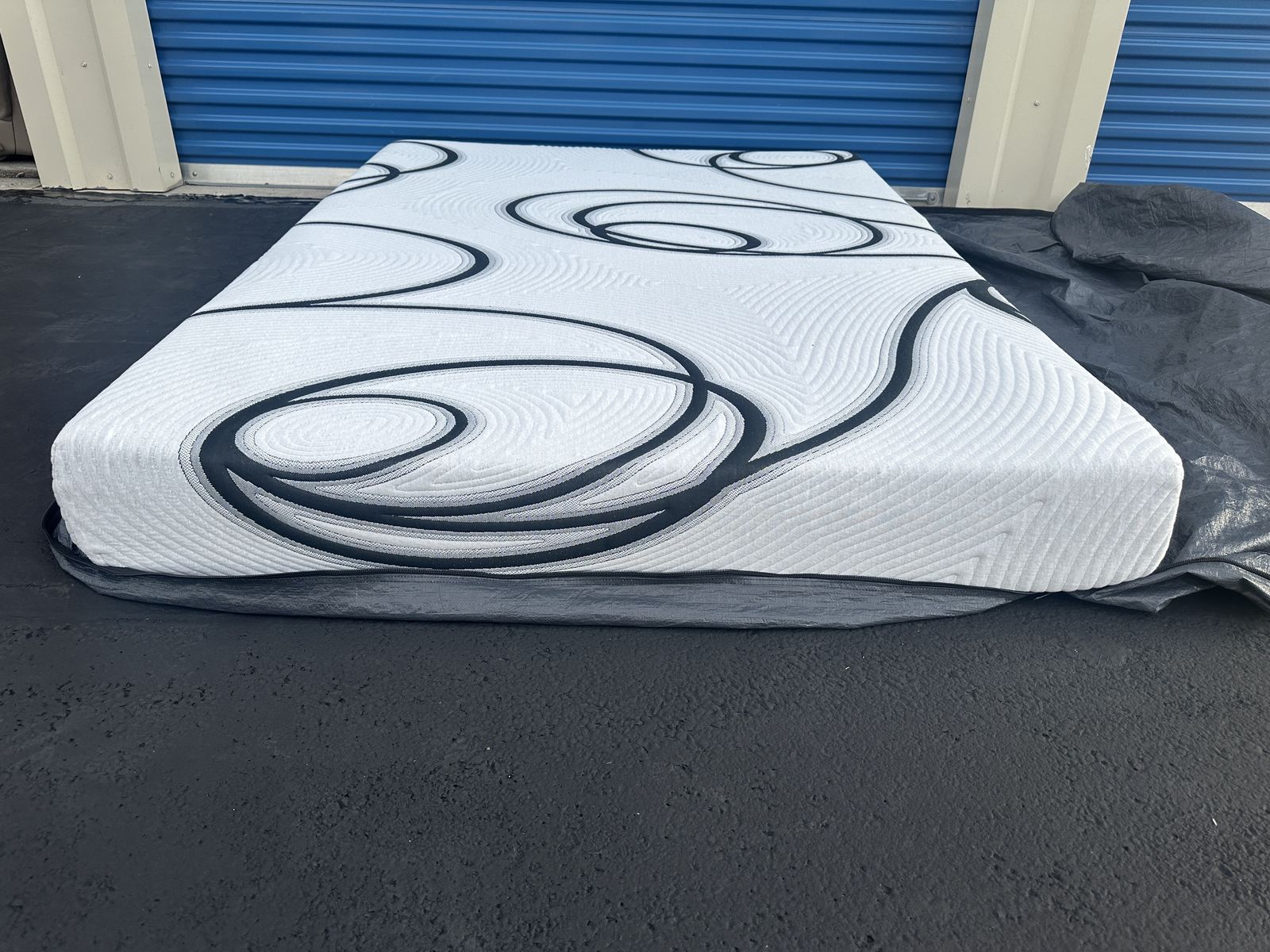Queen 8” Zinus Mattress