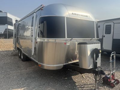 Airstream Globetrotter 25FB - Queen