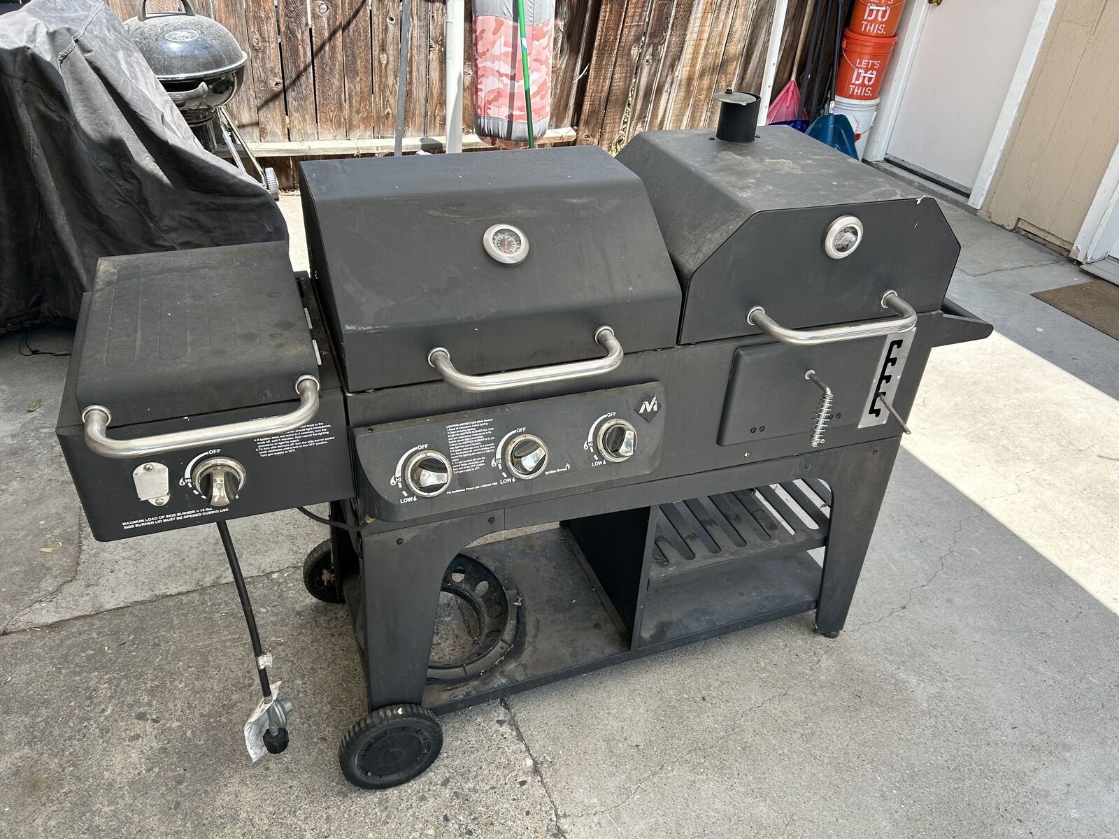 Mark gas & charcoal hybrid grill