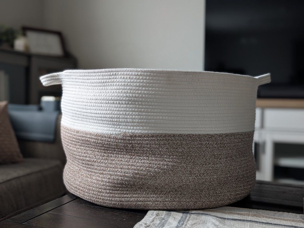 Large collapsible basket for blankets etc