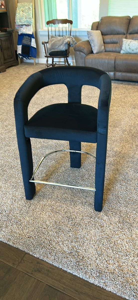Modern Black Velvet Bar Stool with Chrome Footrest - Chic & Comfortable Seating