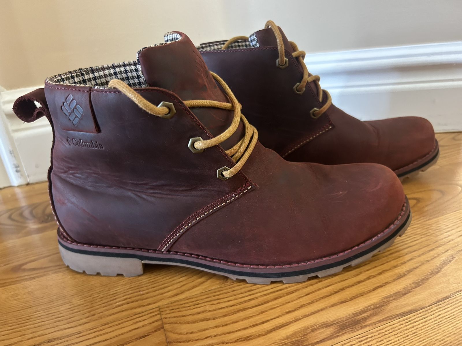Columbia Men's Leather Chukka Boots Size 11.5 Plaid Collar Maroon-ish/Brown Color