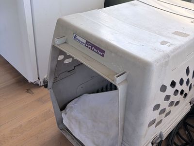 Large Petmate Deluxe Pet Porter Dog Kennel