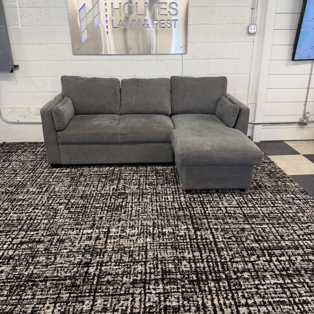 COSTCO LUKE FABRIC SLEEPER SOFA W/ REVERSIBLE STORAGE CHAISE, GRAY!!