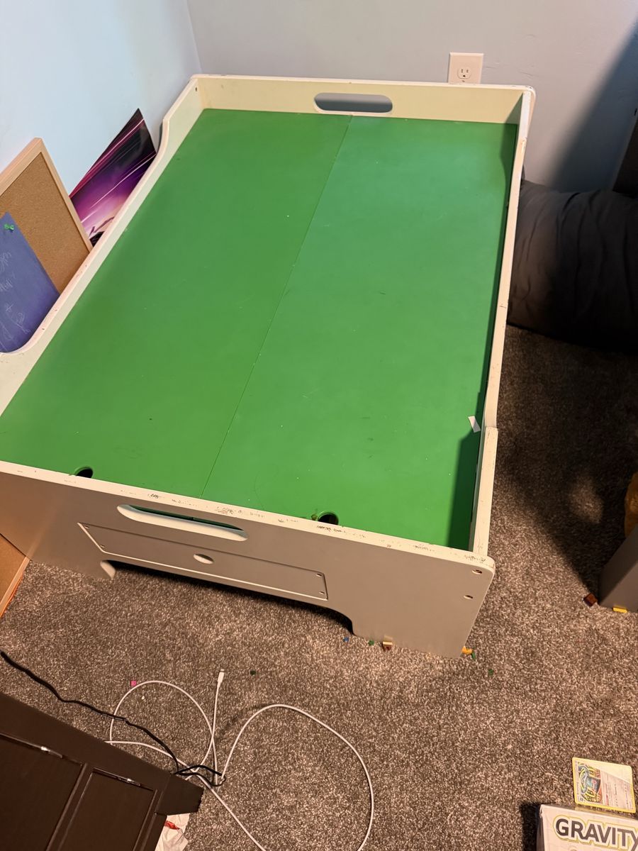 Kids play table/train table