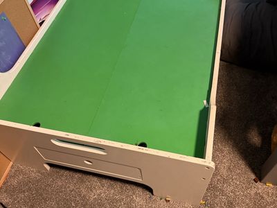 Kids play table/train table