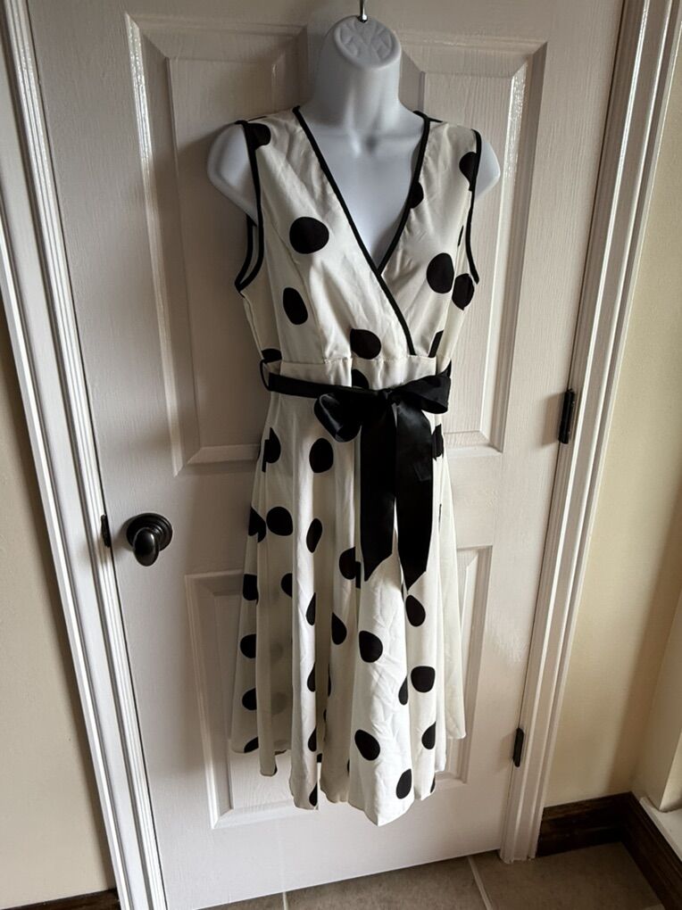Dress polka dots S/M no brand cream and black
