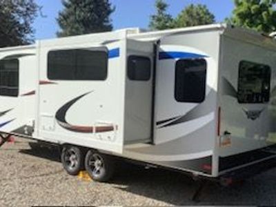 2018 Lance Trailer 2375