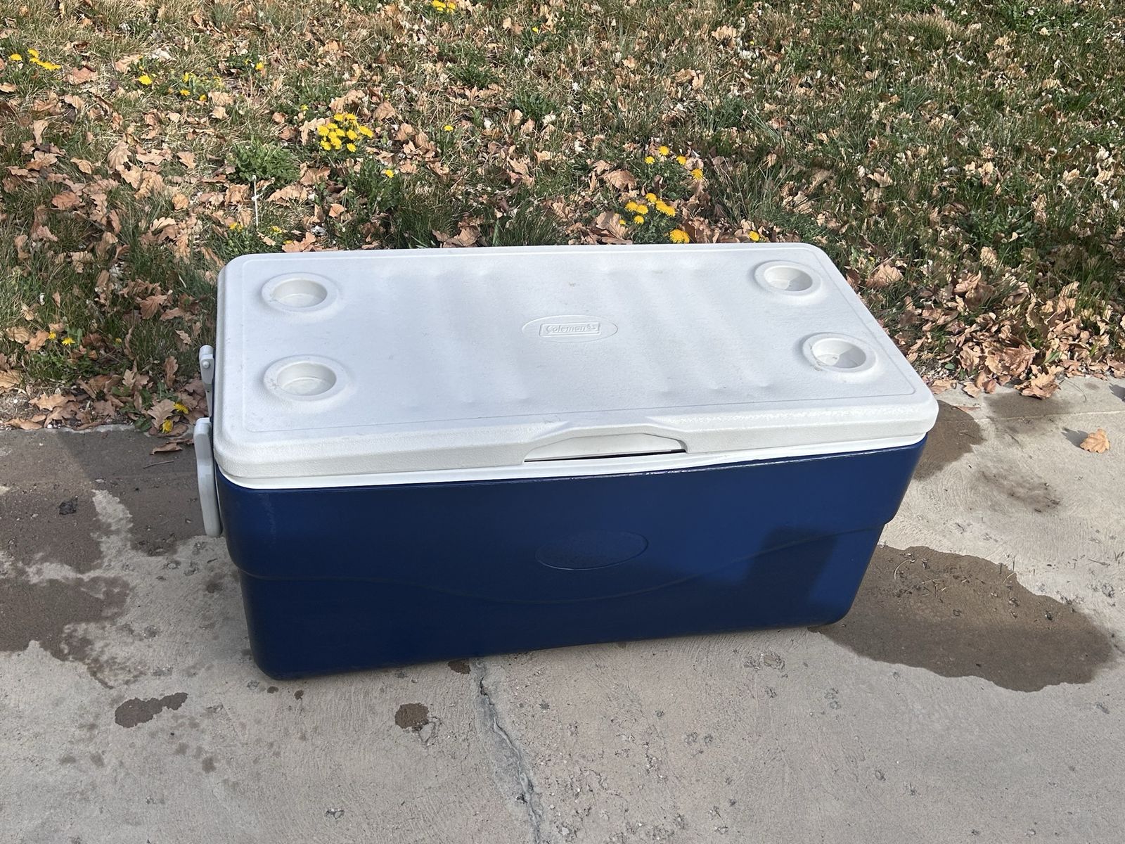 Coleman 70 Quart Xtreme 5 Marine Cooler - Blue/White with Cup Holders