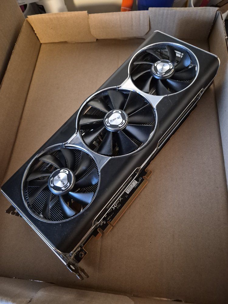 XFX AMD Radeon RX 5700 XT THICC III 8Gb