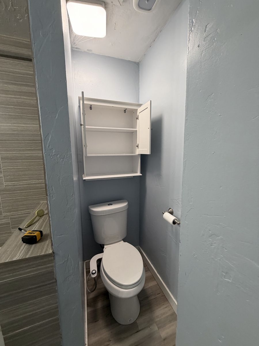 Top wall-mounted bathroom medicine cabinet