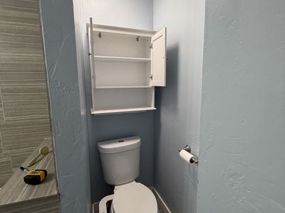 Top wall-mounted bathroom medicine cabinet