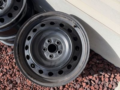 16 Wheels (4) And 4 Hub Caps