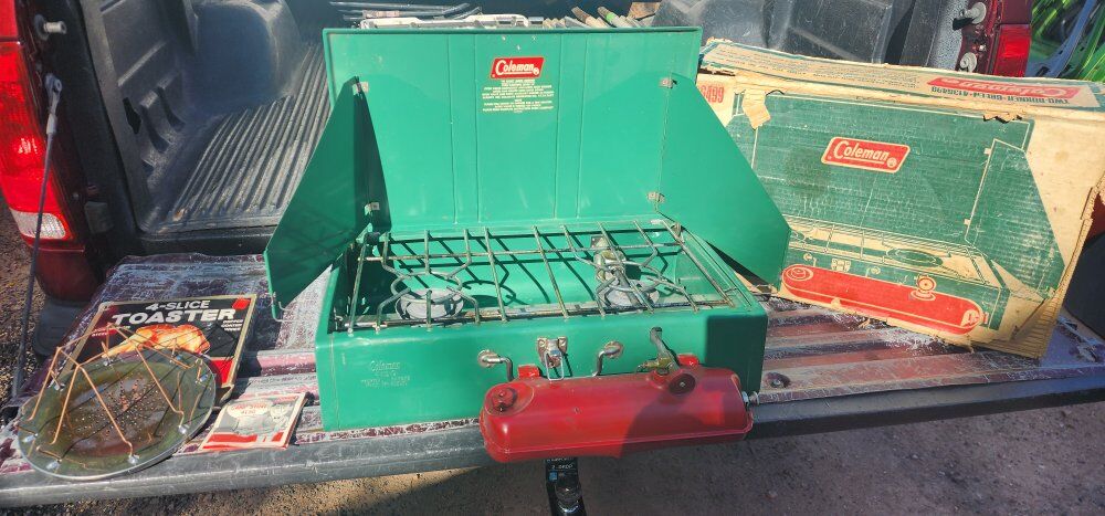 Coleman 413G like new with box