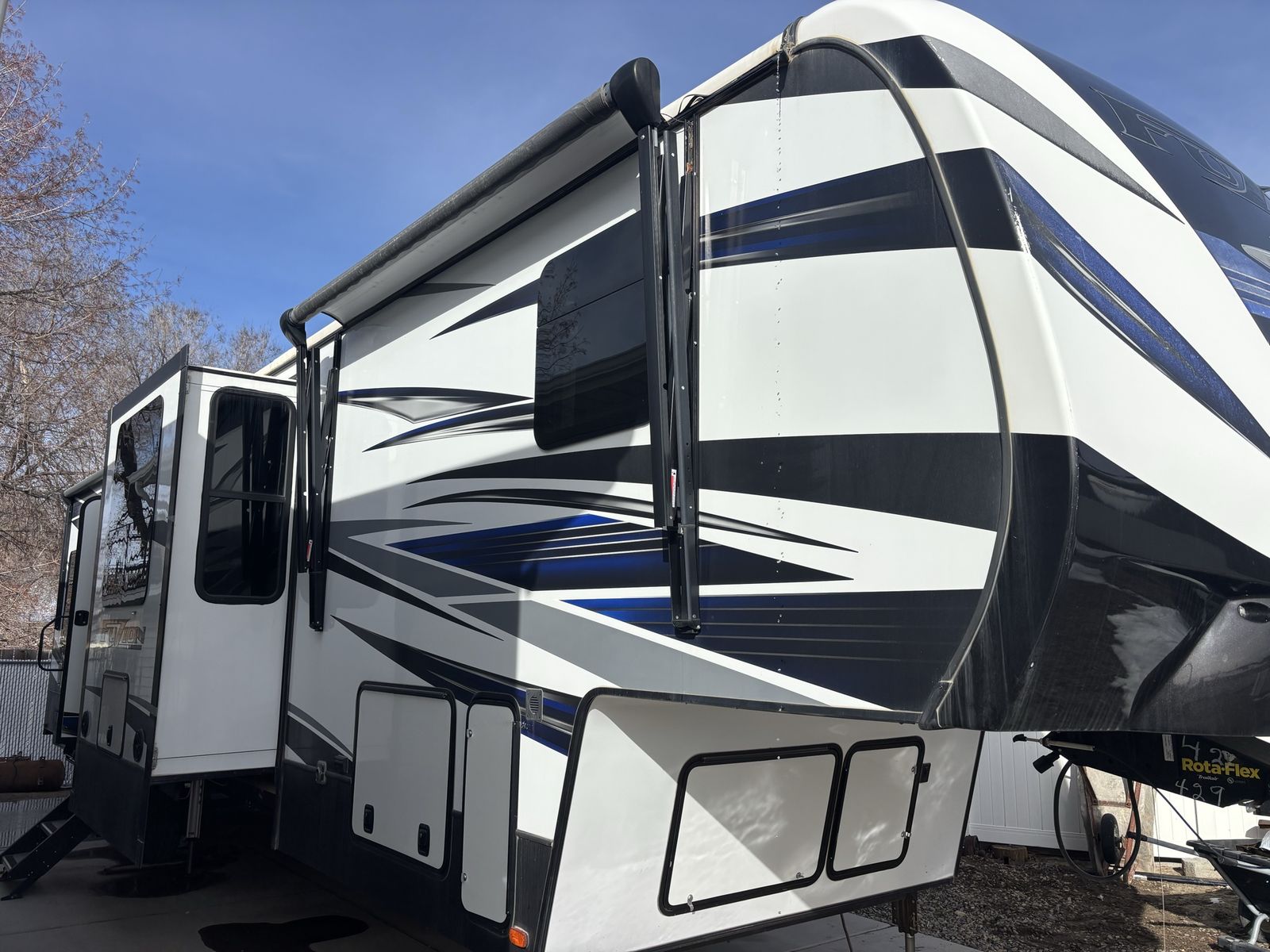 Keystone Fuzion Fifth Wheel Toy Hauler Travel Trailer