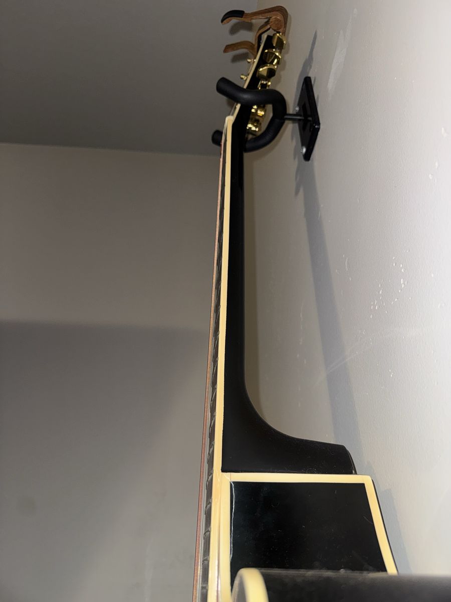 Main image 10