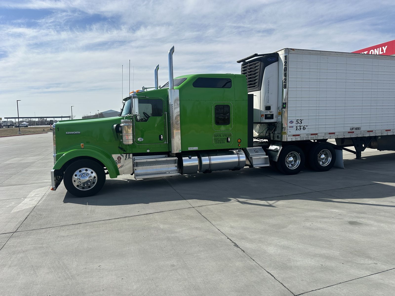 2022 W900