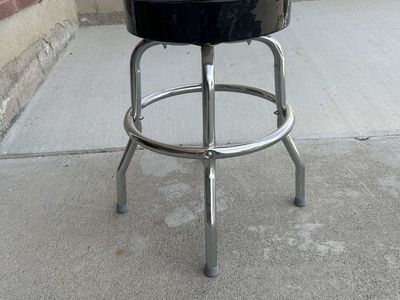Crate Gig Stool (music)