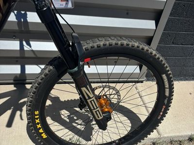 Santa Cruz Nomad C size medium