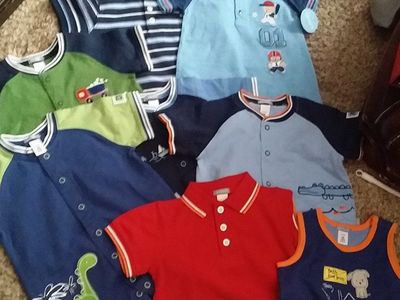 EIGHT! CARTER'S PLAY SUITS...3-6 MONTHS..