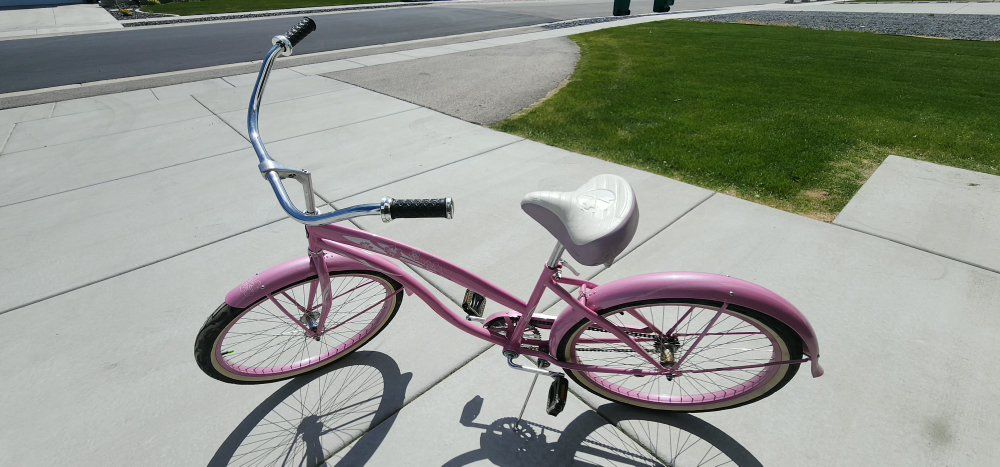 women's beach cruiser bicycle 18" frame 26" wheel pink