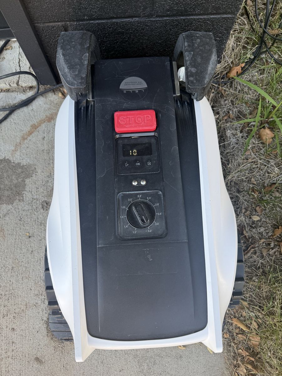 Ecovacs Goat O1000 Robot Mower