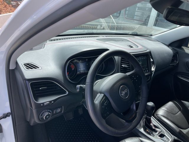 Main image 7