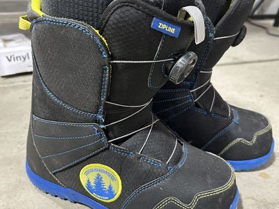 Snowboarding boots