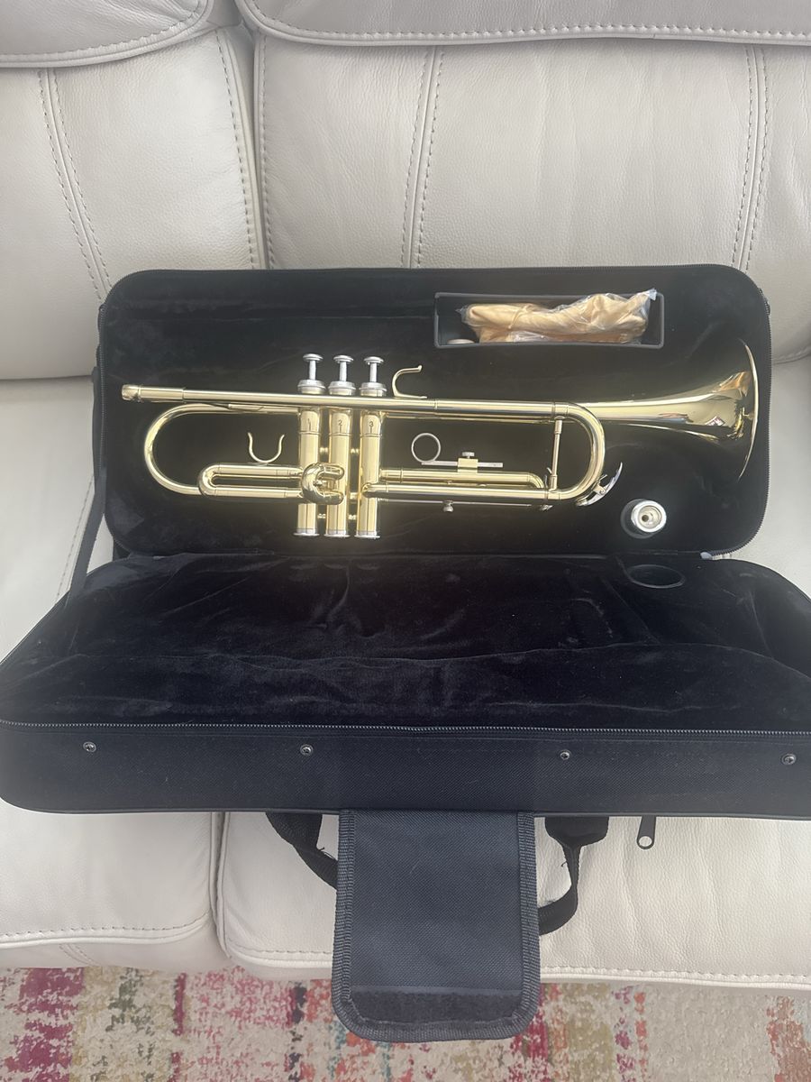 Easter- Brass B-Flat Standard Trumpet with Hard Case and 7C Mouthpiece