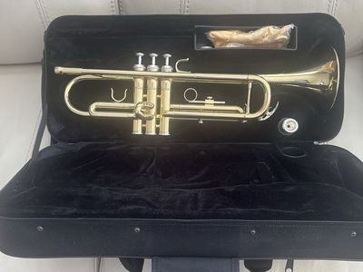 Easter- Brass B-Flat Standard Trumpet with Hard Case and 7C Mouthpiece