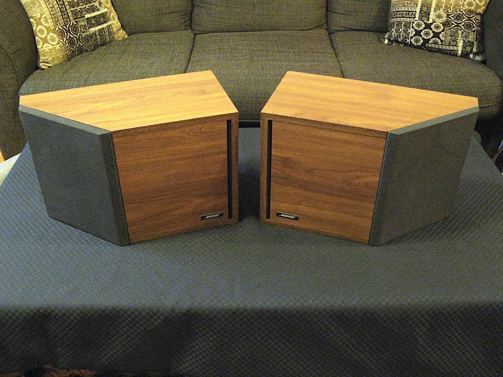 Vintage Bose 2.2 Bookshelf Direct Reflecting Speakers, These Speakers Sound and look Great.
