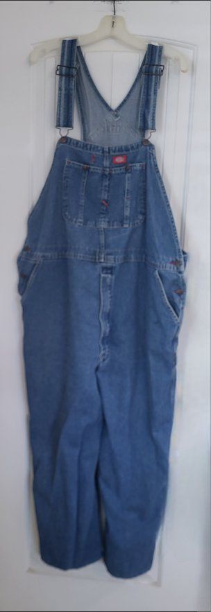 **NEW MEN'S 46WX32L BIB OVERALLS**