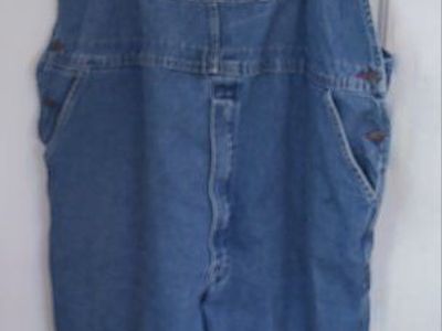 **NEW MEN'S 46WX32L BIB OVERALLS**