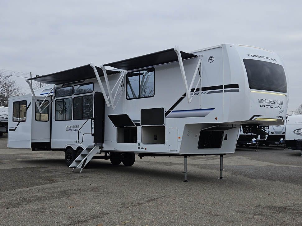 Luxury 2026 Arctic Wolf 38LEAH.G 5th Wheel Camper