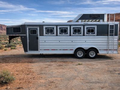 2017 Logan Coach Riot 4 Horse