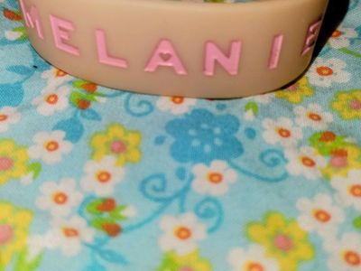 OFFICIAL MELANIE MARTINEZ PINK SILLICONE BRACELET FROM HOT TOPIC. VINTAGE