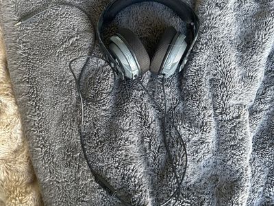 Black Wired Over-Ear Headphones with Microphone (Used)
