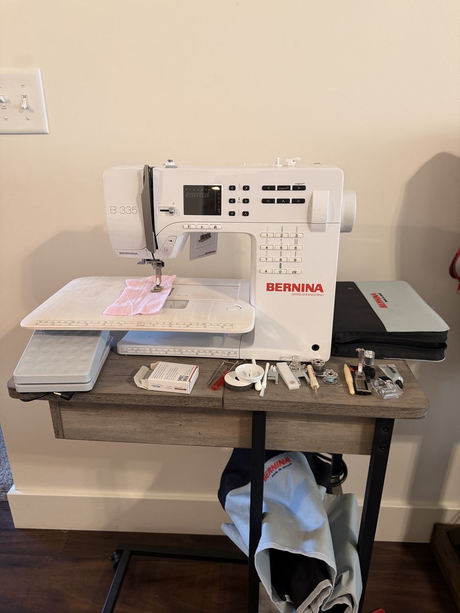 Bernina B 335 Sewing Machine
