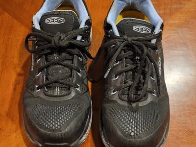 Women's Size 8M Keen's Utility Shoes, Used