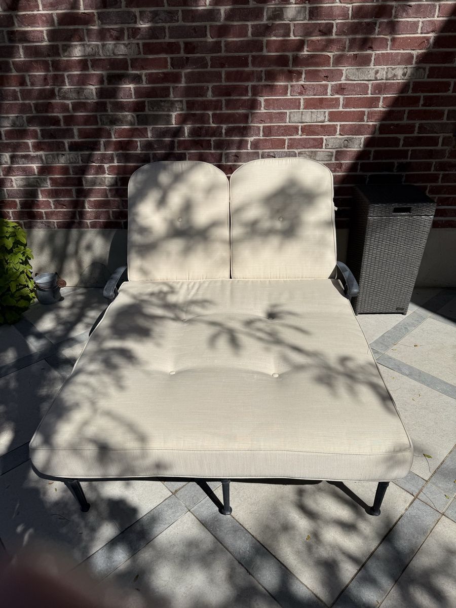 Double Chase Lounge Chair