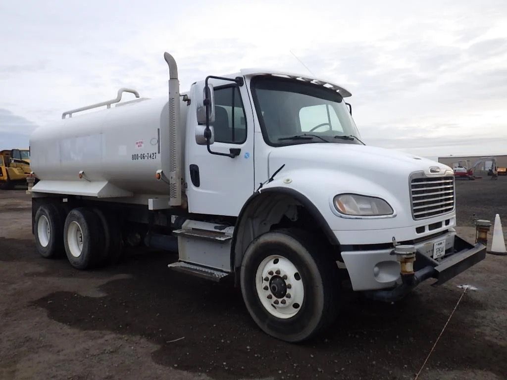 Water Truck 4,000 Gallon 2016 Freightliner