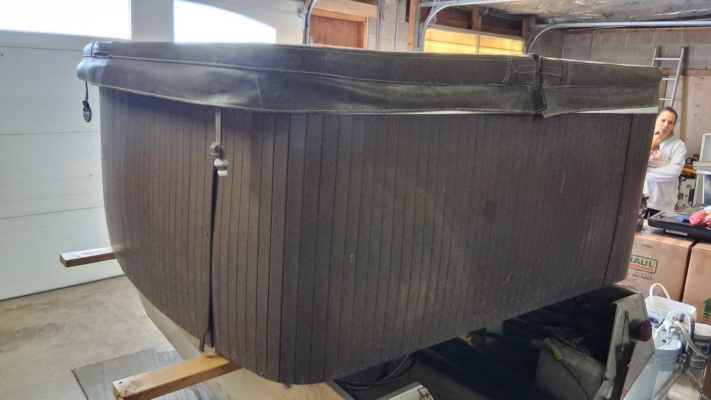 Aquaterra Spa Hot Tub with Cover 6 X 6