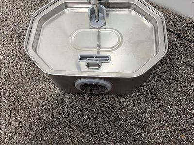 Pet water fountain