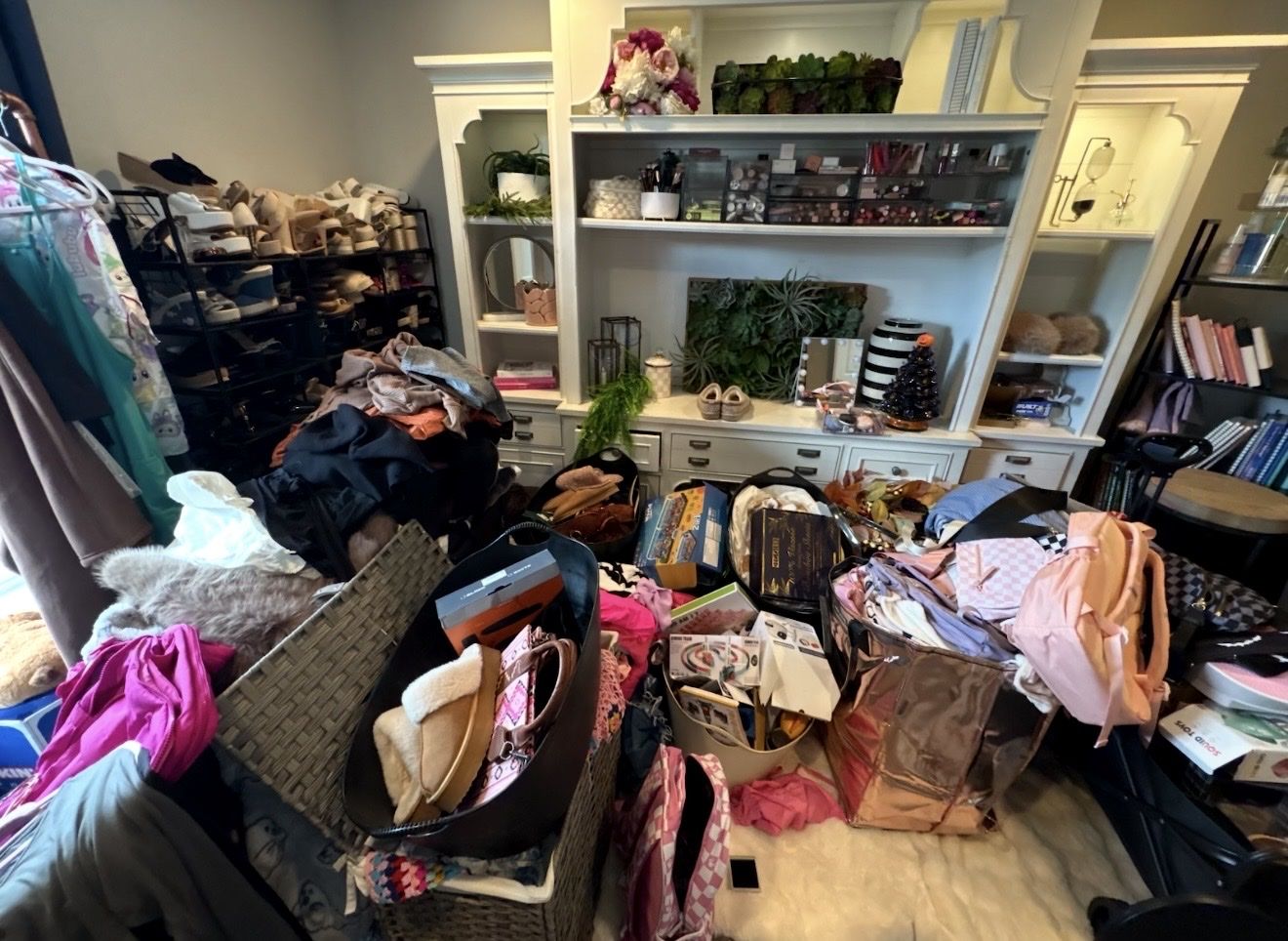 HUGE GARAGE SALE - TONS OF BRAND NEW ITEMS FRI SAT