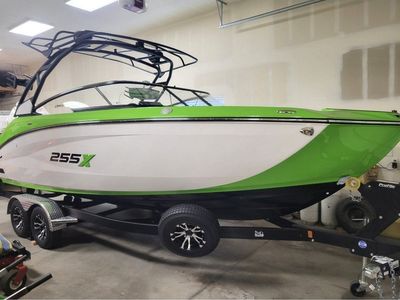 Like New 2022 Yamaha 255XD Wakeboard Boat - Less than 22 Hours, Trailer, Fat Sack, Air & Water Pumps and Covers Included