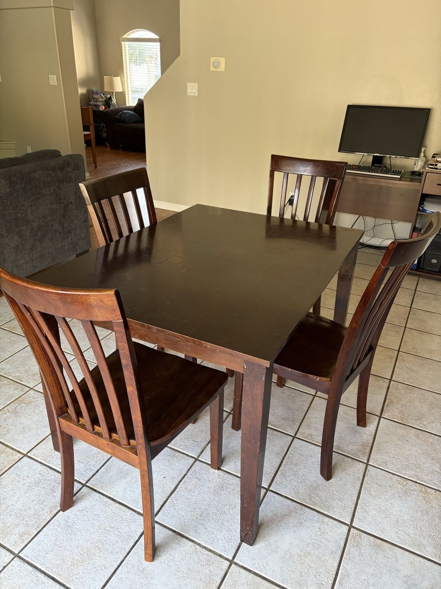 Dining Table with 4 Chairs - Kitchen/Dining Set