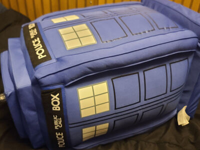 Doctor Who Super Deluxe 24" Talking Light-Up TARDIS Plush Underground Toys 2009