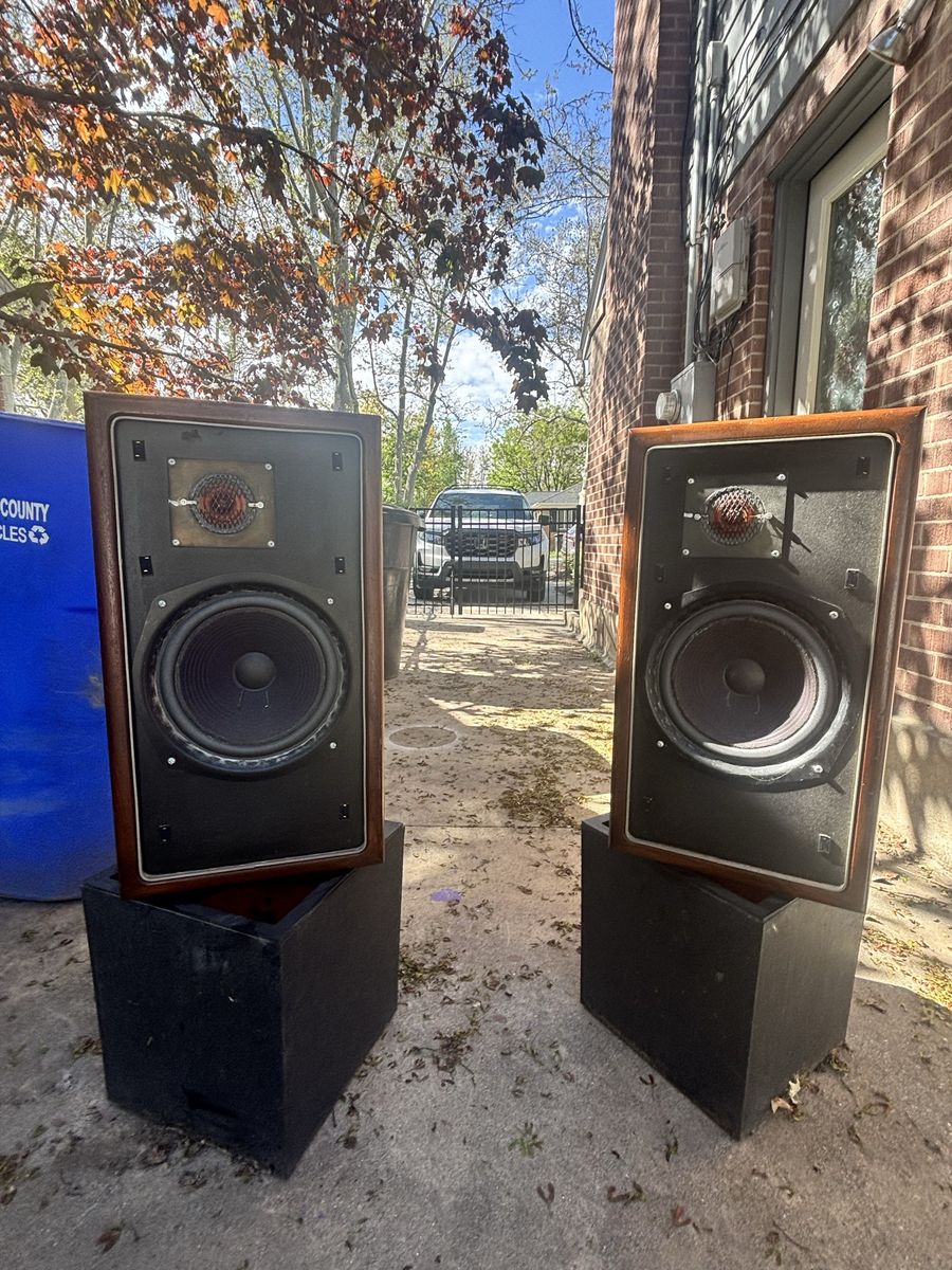 Vintage New Large Advent Loud Speaker