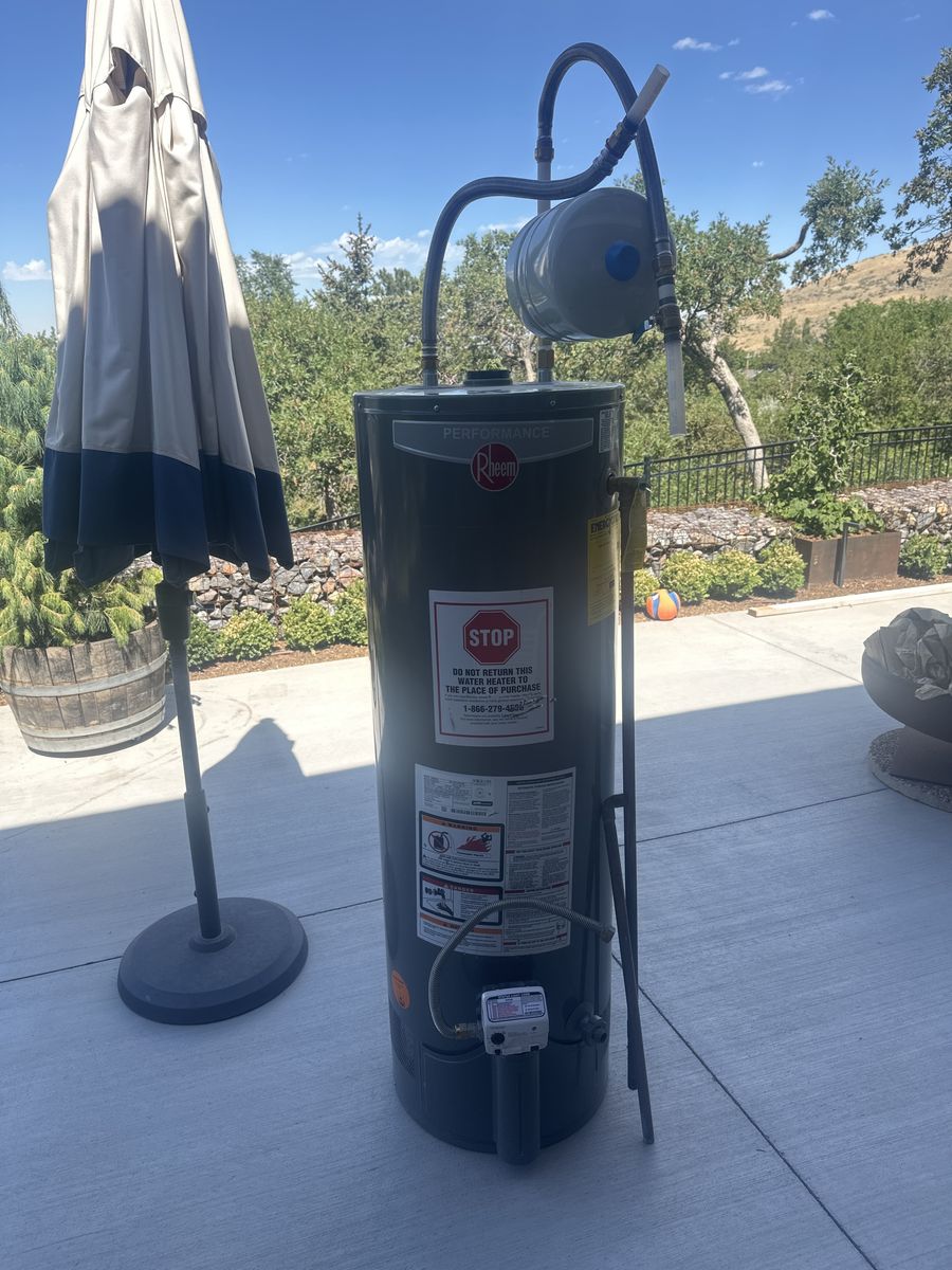 Rheem 40 Gal Water Heater with Expansion and Connections